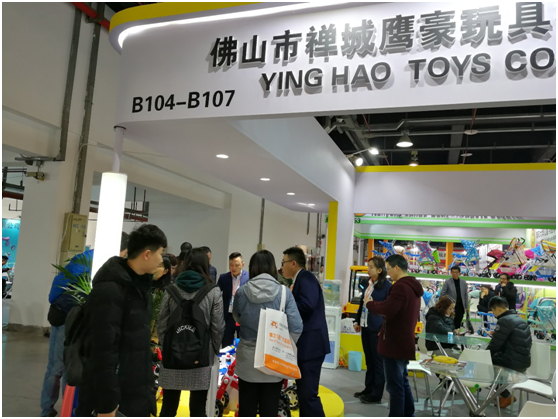 佛山市草莓视频污免费玩具2019年新品发布会推出具有积木等多玩法的多乐拼儿童电玩车